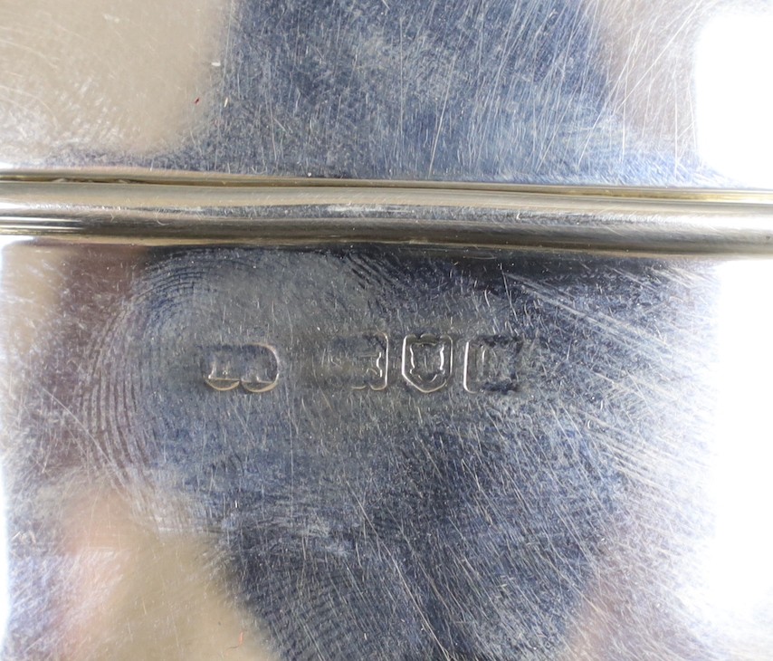 An Edwardian silver hip flask, Atkin Brothers, London, 1907, 15.1cm.